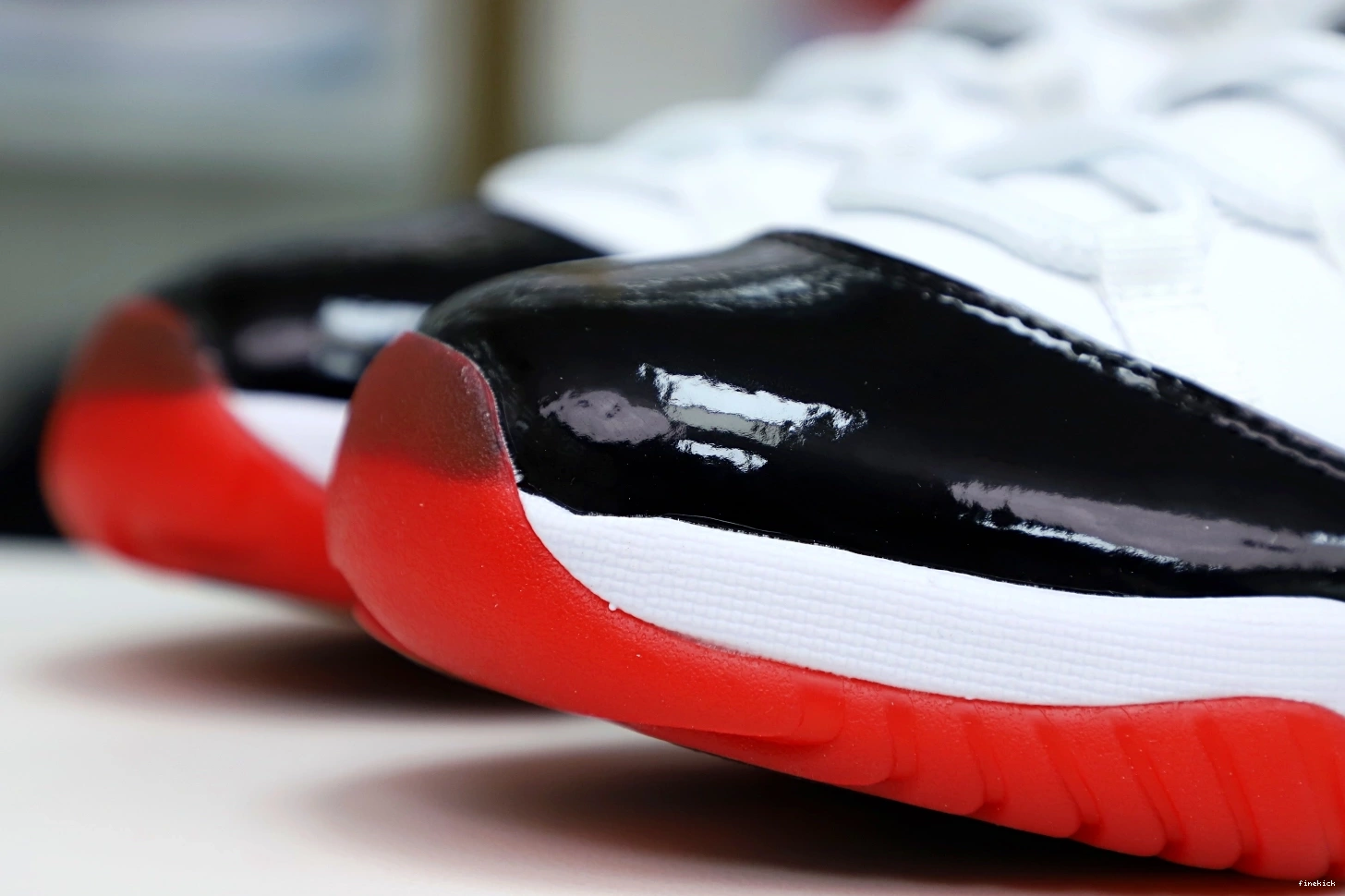 AIR WHITE 11 JORDAN BRED LOW 0716